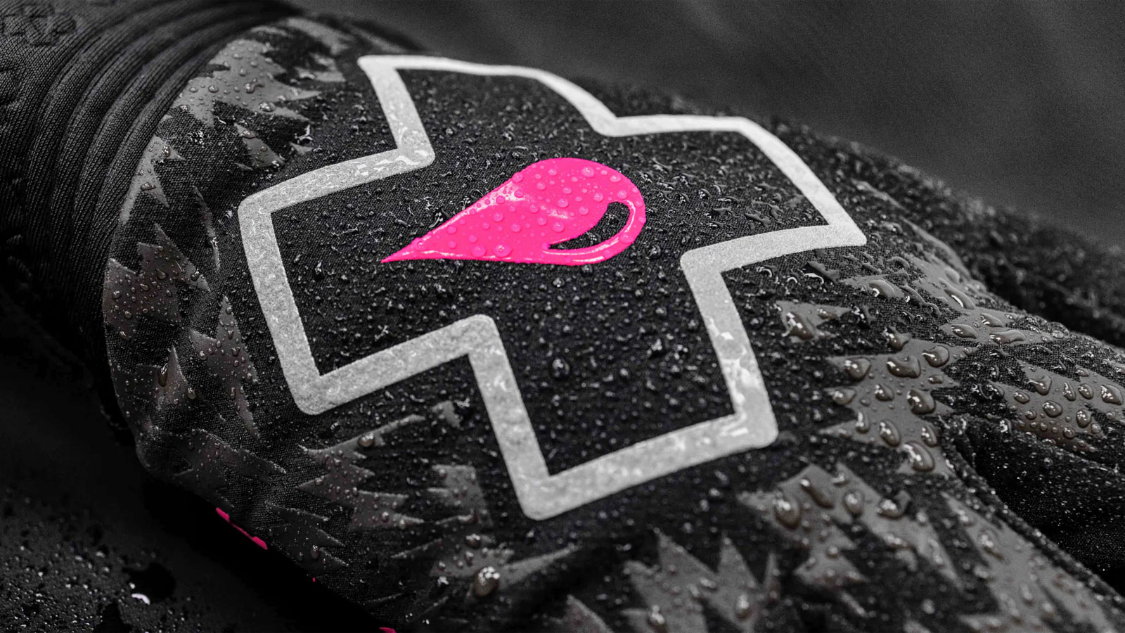 Muc-Off Winter Rider Gloves offer Thinsulate insulation for MTB weather protection, DWR coated